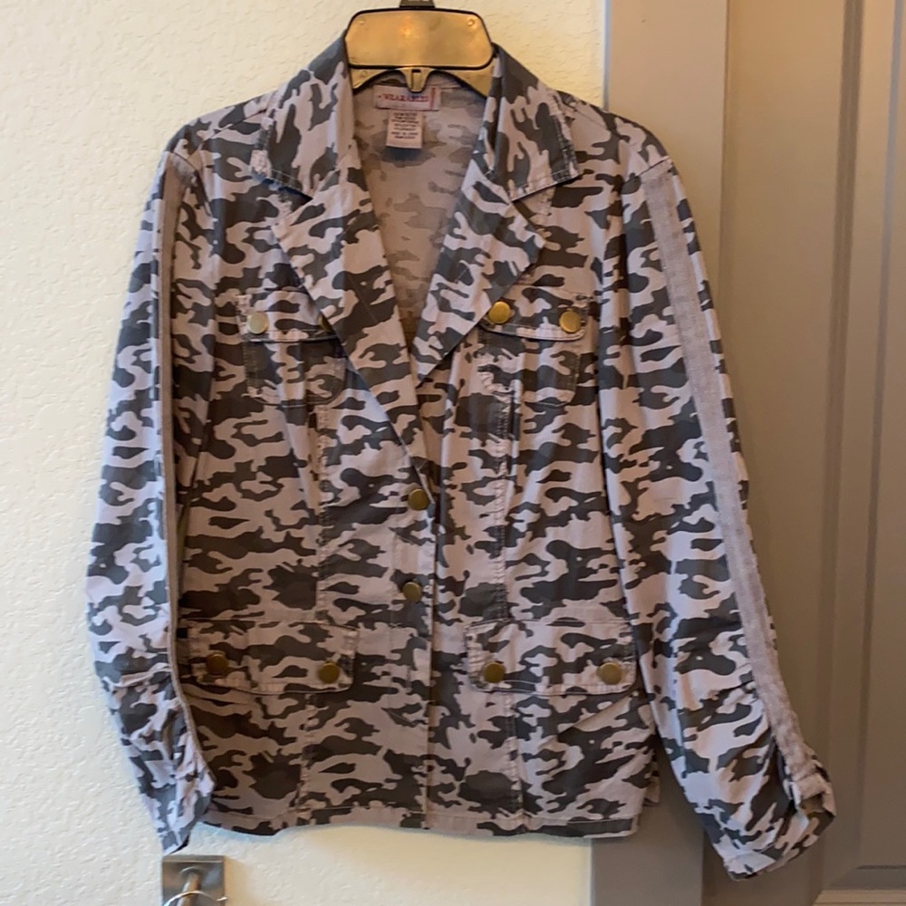 WEARABLES Camo Shirt Jacket